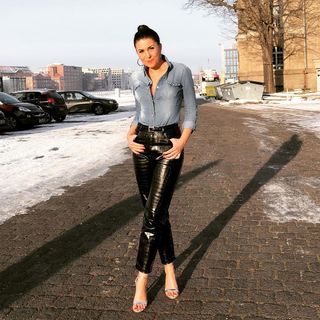 Vanessa Blumhagen feet photo thumbnail