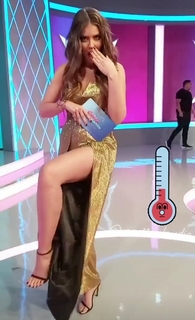 Vanessa Claudio feet photo thumbnail