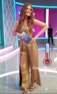 Vanessa Claudio feet photo thumbnail
