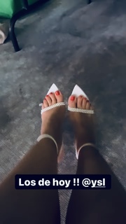 Vanessa Claudio feet photo thumbnail