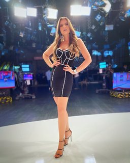 Vanessa Claudio feet photo thumbnail