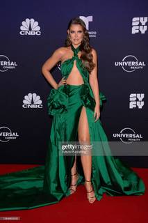 Vanessa Claudio feet photo thumbnail