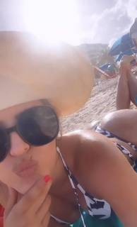 Vanessa Claudio feet photo thumbnail