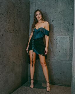 Vanessa Claudio feet photo thumbnail