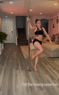 Vanessa Demopoulos feet photo 2