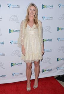 Vanessa Evigan feet photo 5