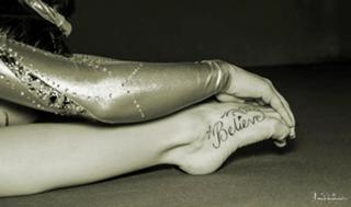 Vanessa Ferrari feet photo thumbnail