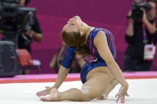 Vanessa Ferrari feet photo thumbnail