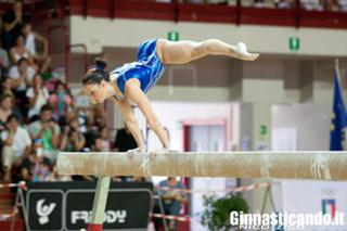 Vanessa Ferrari feet photo thumbnail