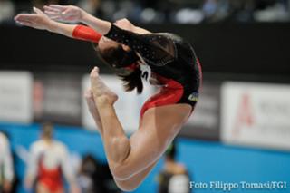 Vanessa Ferrari feet photo thumbnail