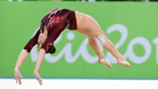 Vanessa Ferrari feet photo thumbnail