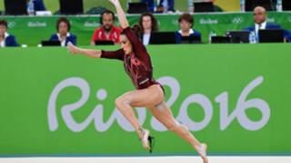 Vanessa Ferrari feet photo thumbnail