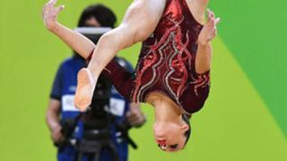 Vanessa Ferrari feet photo thumbnail