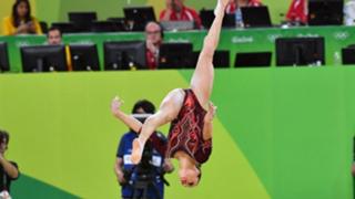 Vanessa Ferrari feet photo thumbnail