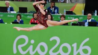 Vanessa Ferrari feet photo thumbnail