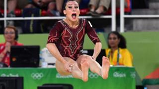 Vanessa Ferrari feet photo thumbnail