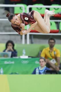 Vanessa Ferrari feet photo thumbnail