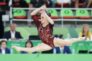 Vanessa Ferrari feet photo thumbnail