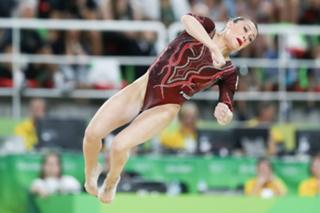 Vanessa Ferrari feet photo thumbnail