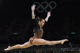 Vanessa Ferrari feet photo thumbnail