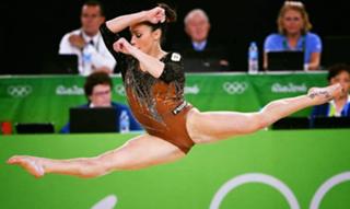 Vanessa Ferrari feet photo thumbnail