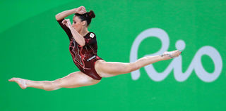 Vanessa Ferrari feet photo thumbnail