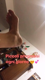 Vanessa Ferrari feet photo thumbnail