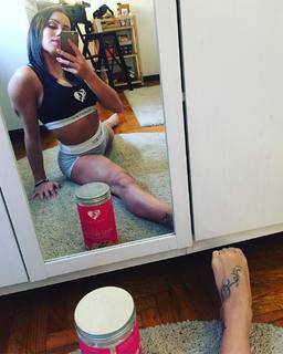 Vanessa Ferrari feet photo thumbnail