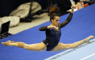 Vanessa Ferrari feet photo thumbnail