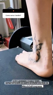 Vanessa Ferrari feet photo thumbnail