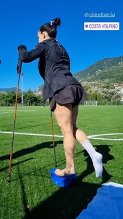 Vanessa Ferrari feet photo thumbnail