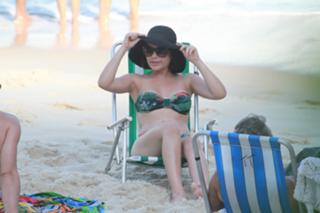 Vanessa Giácomo feet photo thumbnail