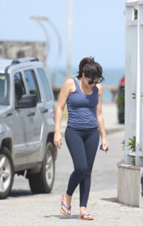 Vanessa Giácomo feet photo thumbnail