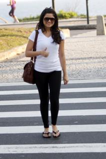 Vanessa Giácomo feet photo thumbnail