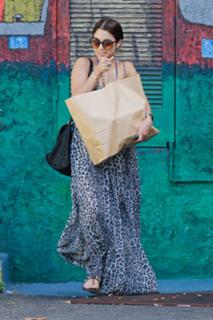 Vanessa Hudgens feet photo thumbnail