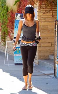 Vanessa Hudgens feet photo thumbnail