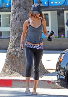 Vanessa Hudgens feet photo thumbnail