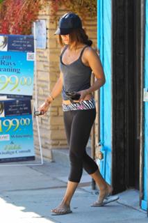 Vanessa Hudgens feet photo thumbnail