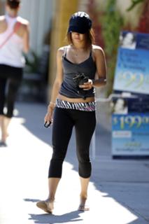 Vanessa Hudgens feet photo thumbnail