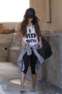 Vanessa Hudgens feet photo thumbnail