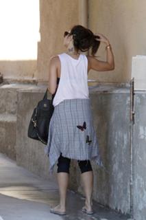 Vanessa Hudgens feet photo thumbnail