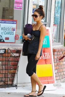 Vanessa Hudgens feet photo thumbnail
