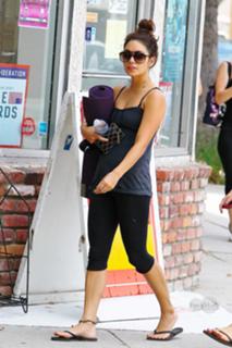 Vanessa Hudgens feet photo thumbnail