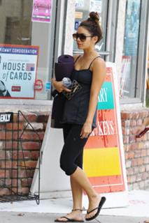 Vanessa Hudgens feet photo thumbnail