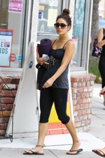 Vanessa Hudgens feet photo thumbnail