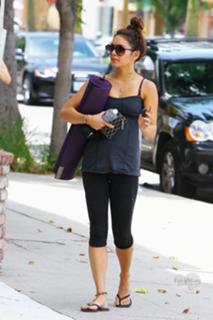 Vanessa Hudgens feet photo thumbnail