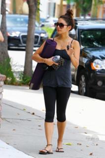 Vanessa Hudgens feet photo thumbnail
