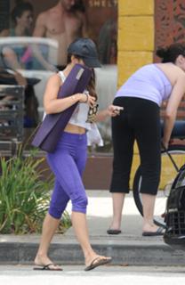 Vanessa Hudgens feet photo thumbnail