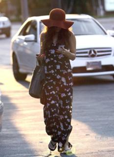 Vanessa Hudgens feet photo thumbnail