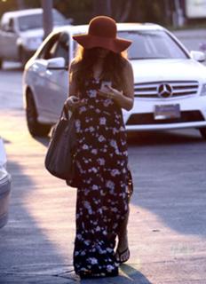Vanessa Hudgens feet photo thumbnail